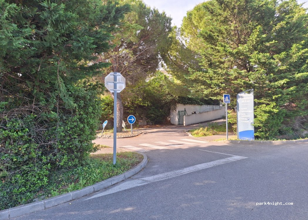 (84450) Saint-Saturnin-lès-Avignon - 107 Montée de la Draille — foto