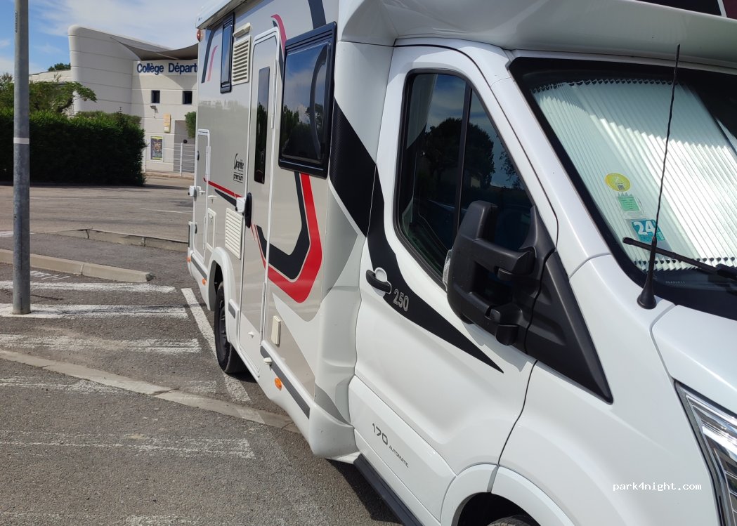 (30220) Aigues-Mortes - 14 Rue René Cassin — foto