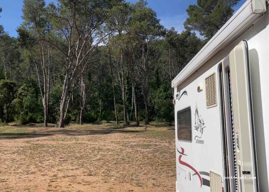 (83400) Hyères - 1140 Chemin de la Source — foto 3
