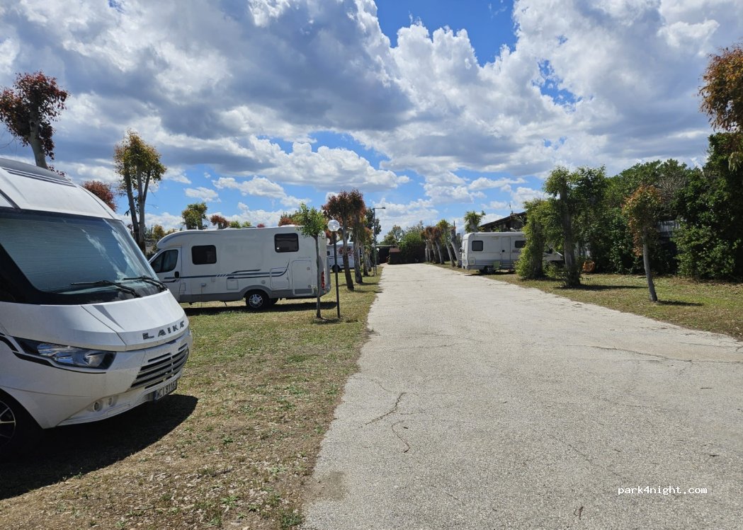 Sosta Camper Lido Moby Dick — foto