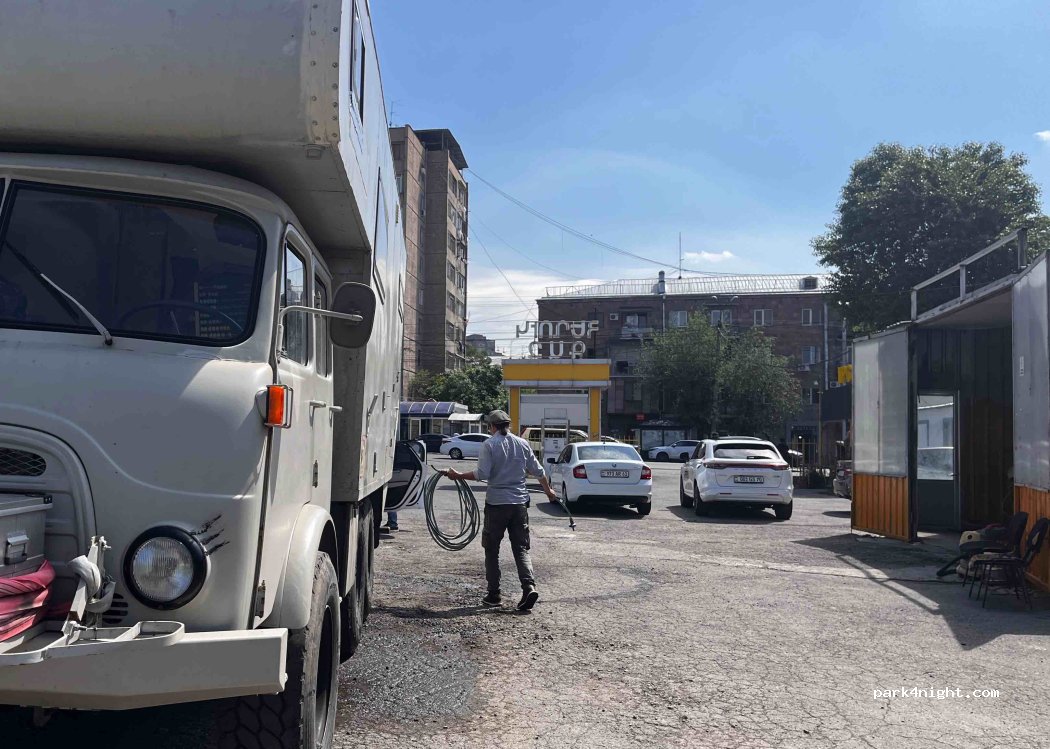 (0040) Yerevan - 13 Acharyan Street — foto