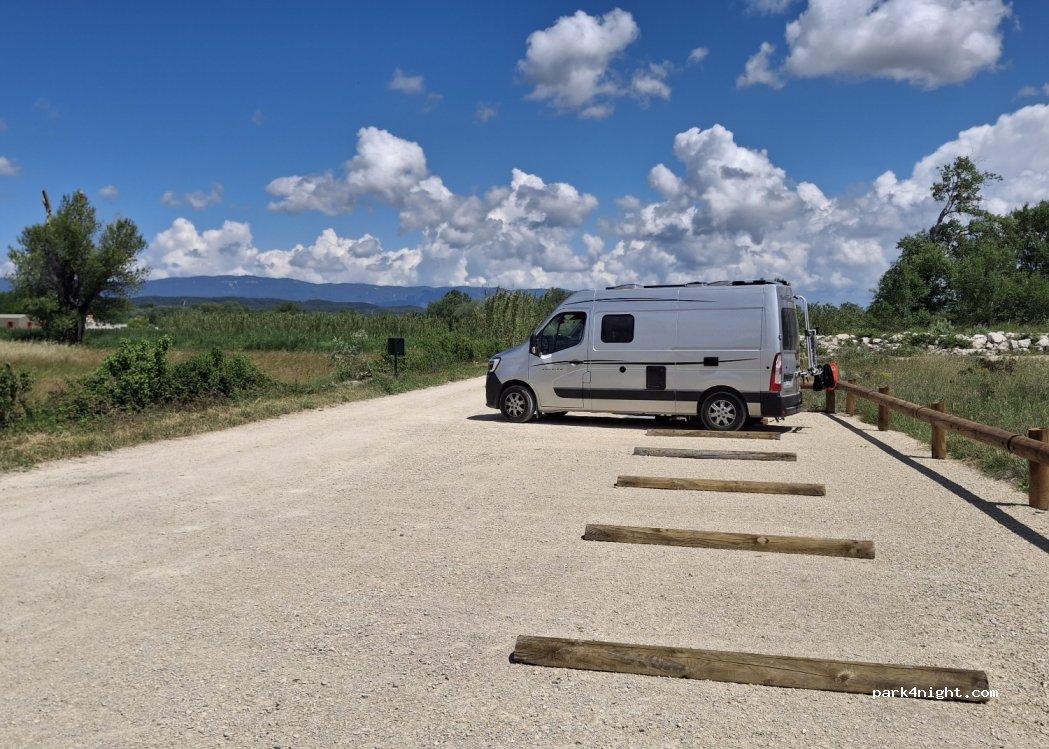 (84120) Pertuis - Unnamed Road — foto
