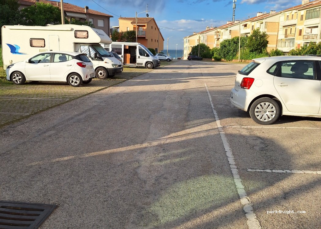 (60126) Ancona - 1 Via delle Ville — foto