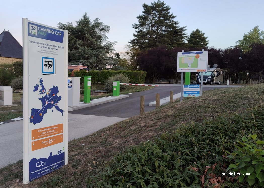 (69910) Villié-Morgon - Rue du Château de Fontcrenne — foto 3