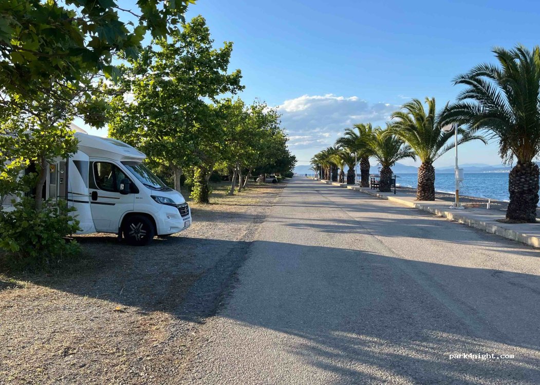 (352 00) Arkitsa - Unnamed Road — foto