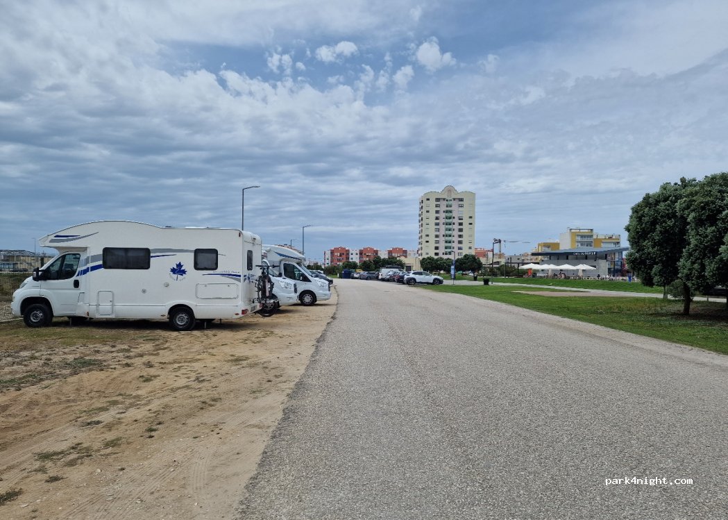 (2520-206) Peniche - 14 Avenida Monsenhor Bastos — foto 3