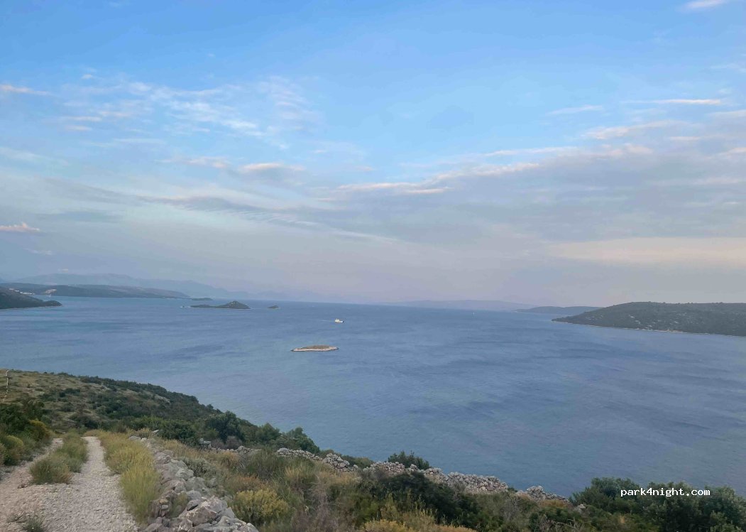 (21226) Vinišće - — foto