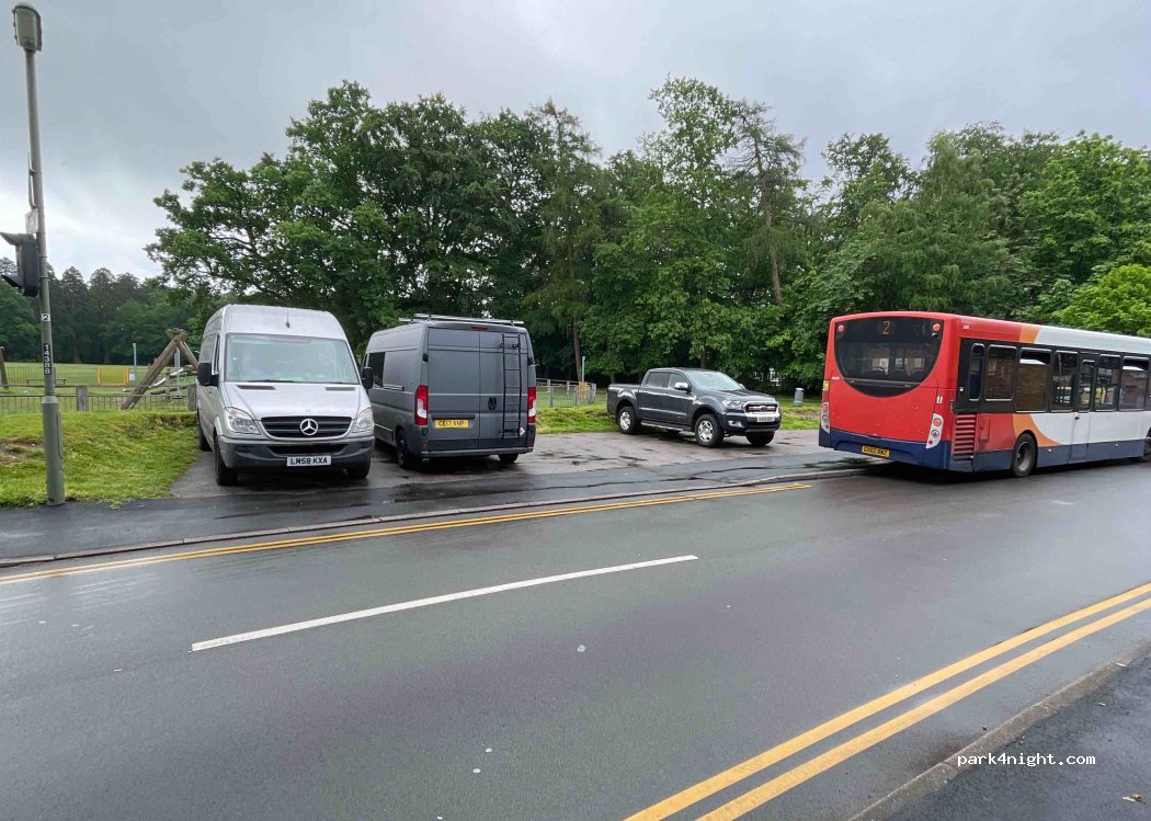 (GU15 1BB) Camberley - 33 Martindale Avenue — foto