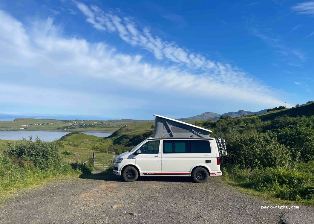 (IV51 9LA) Portree - A855 — foto