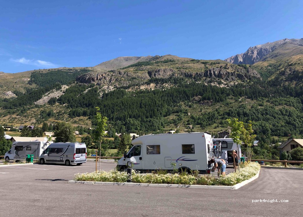 Aire de camping-car Le Monêtier-les-Bains — foto 2