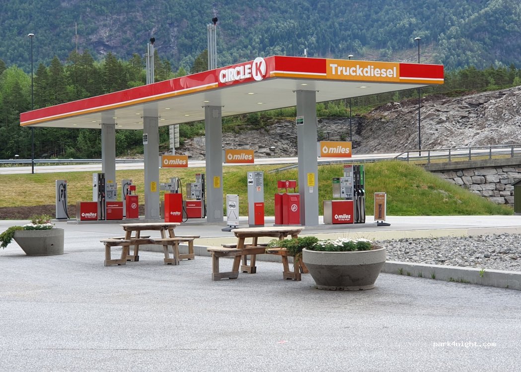 (6973) Sande i Sunnfjord - 11 Bygstadvegen — foto