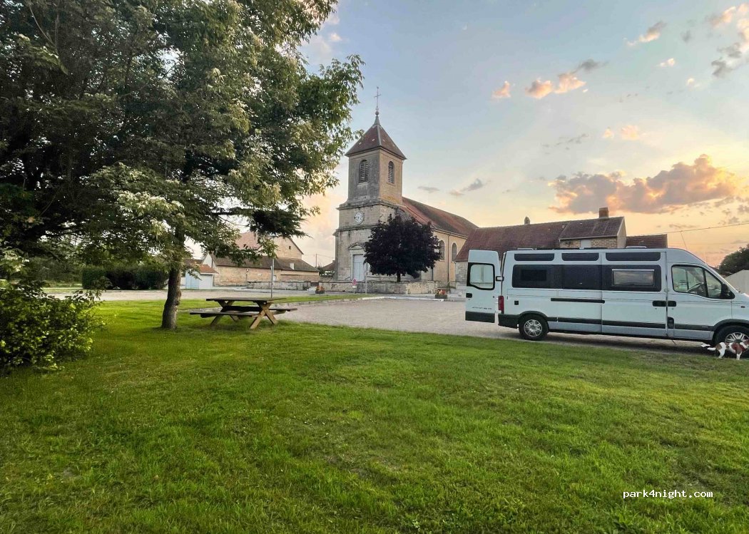 (70700) La Chapelle-Saint-Quillain - 3 Le Village — foto 3