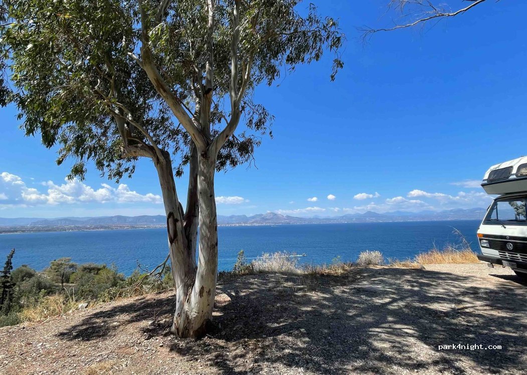 (203 00) Loutraki - 15 Eparchiaki Odos Loutrakiou-Perachora — foto