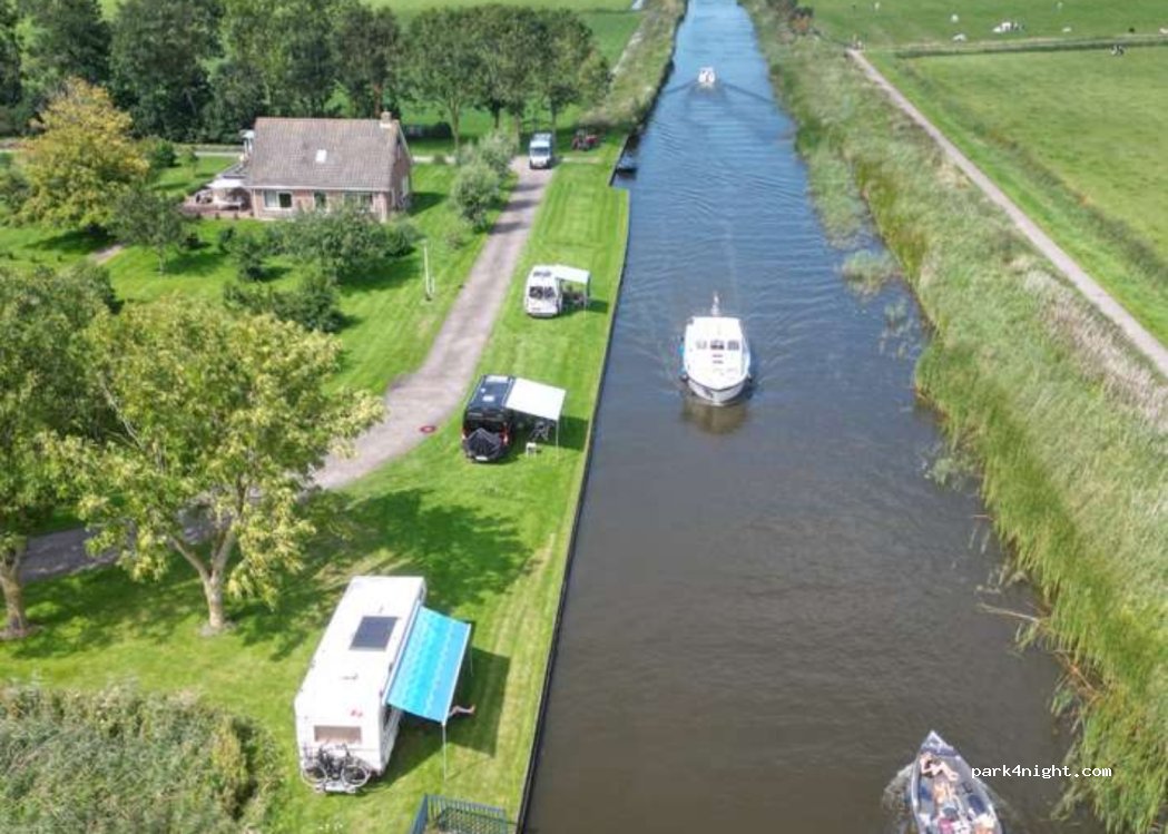 De kleine camperplaats Molkwerum — foto