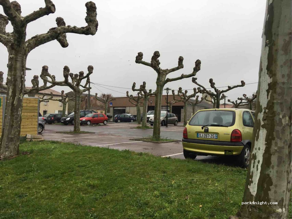 (33420) Rauzan - 28-38 Rue du Champ de Foire — foto 2