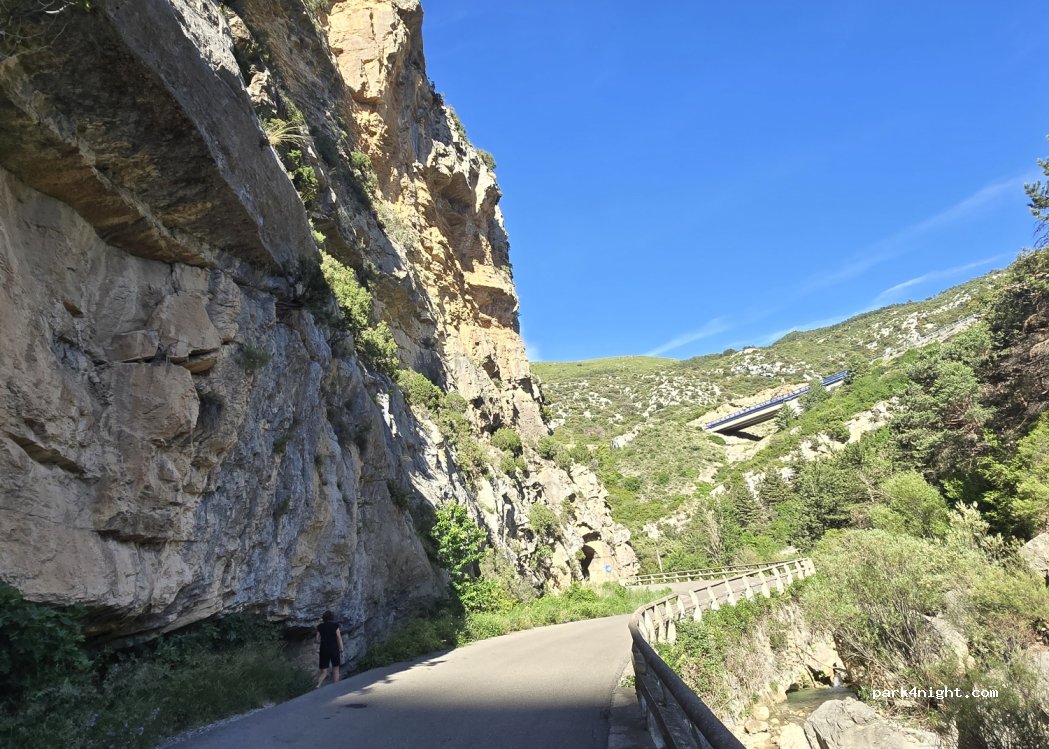 (22150) Nueno - Unnamed Road — foto