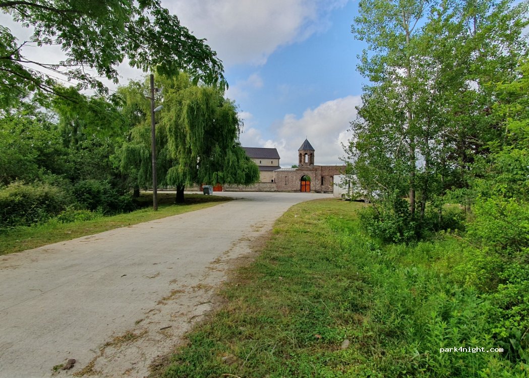 () Oktomberi - Unnamed Road — foto