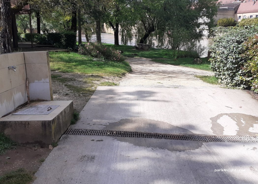 Aire de camping-car Le Bugue — foto 2