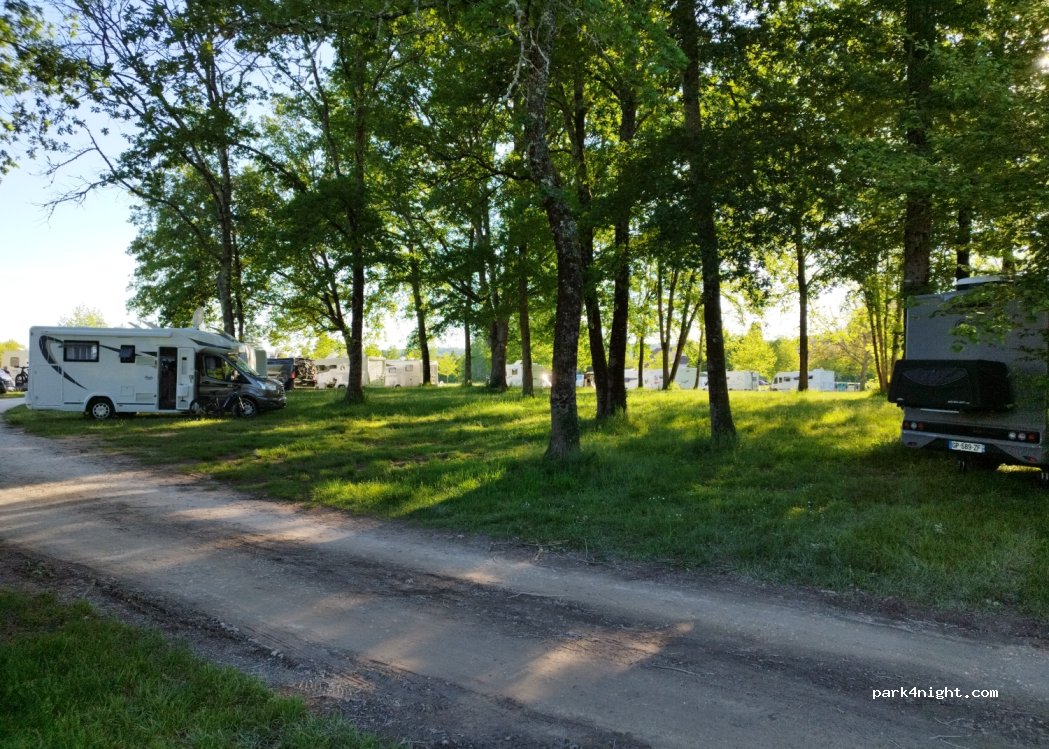 Aire de camping-car Le Bugue — foto 3