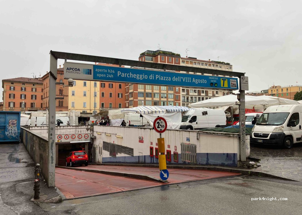 (40126) Bologna - 33 Piazza dell'Otto Agosto — foto