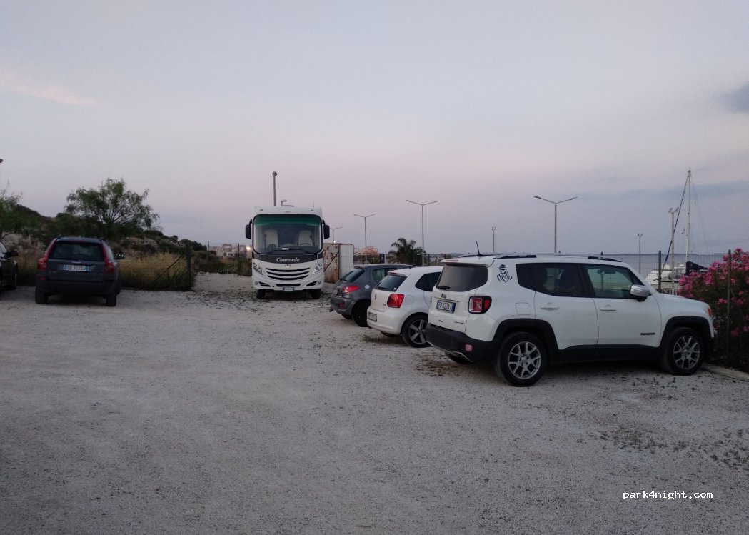 (97016) Zona Portuale - 2 Contrada Raganzino — foto 2