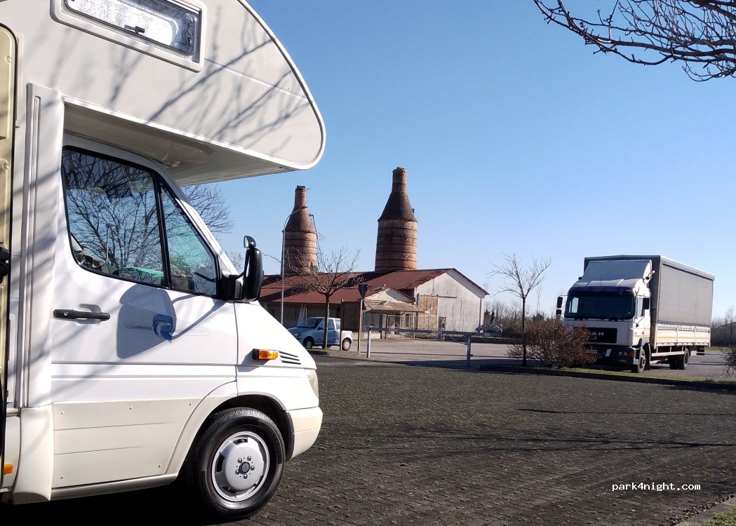Area Sosta Camper Montereale Valcellina — foto 4