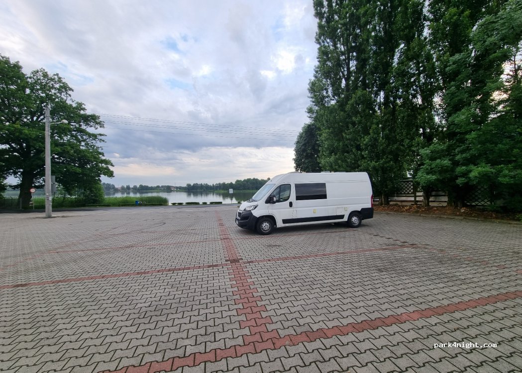 (64-117) Gołanice - 3 Parkowa — foto