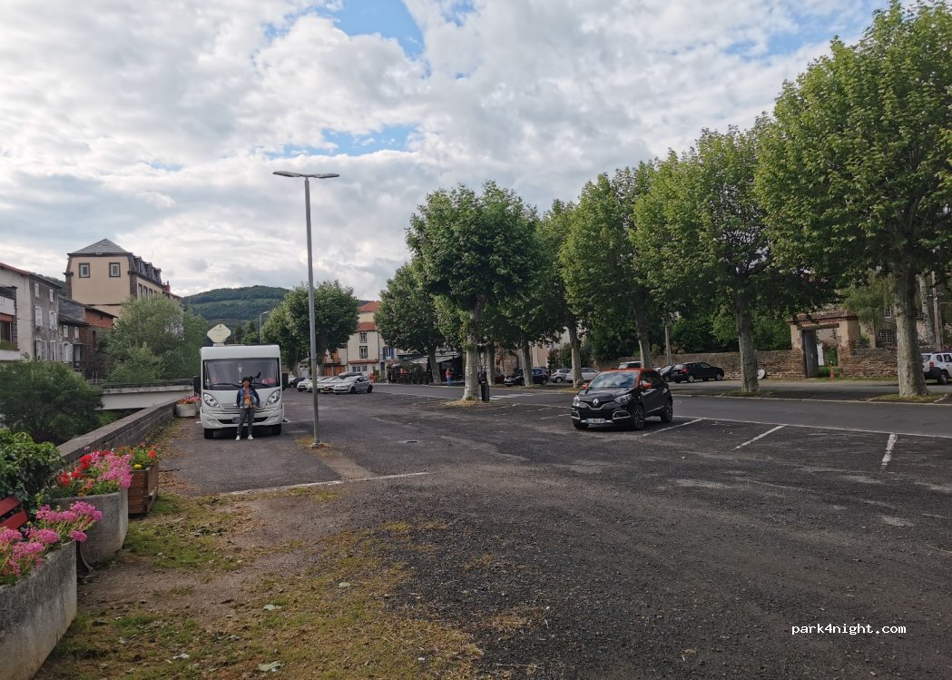 (15500) Massiac - 9 Place du Docteur Marcelin Moret — foto