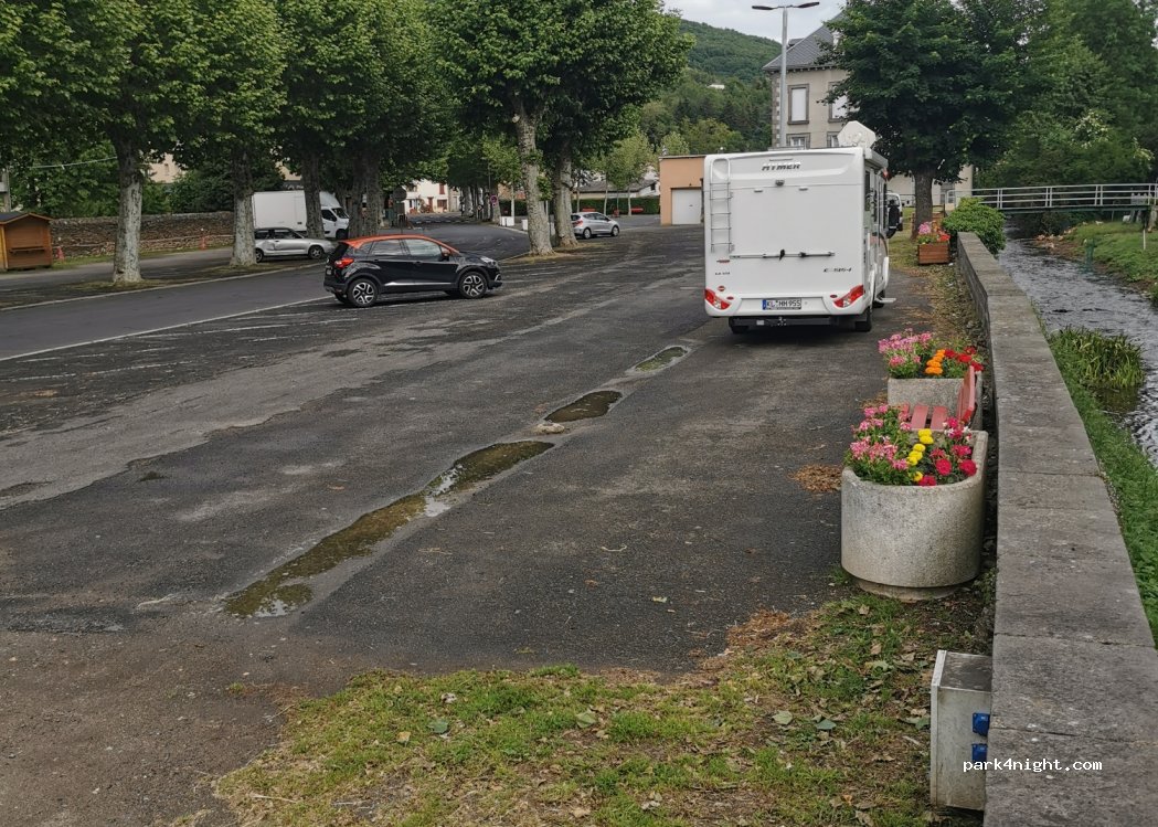 (15500) Massiac - 9 Place du Docteur Marcelin Moret — foto 2