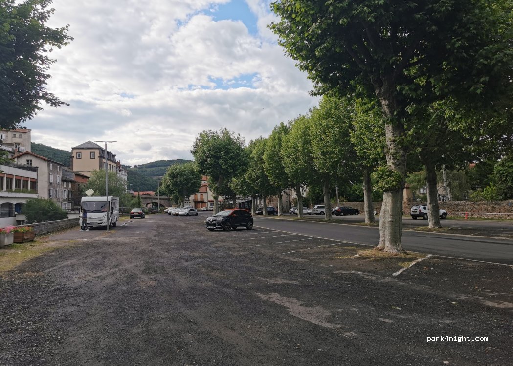 (15500) Massiac - 9 Place du Docteur Marcelin Moret — foto 3