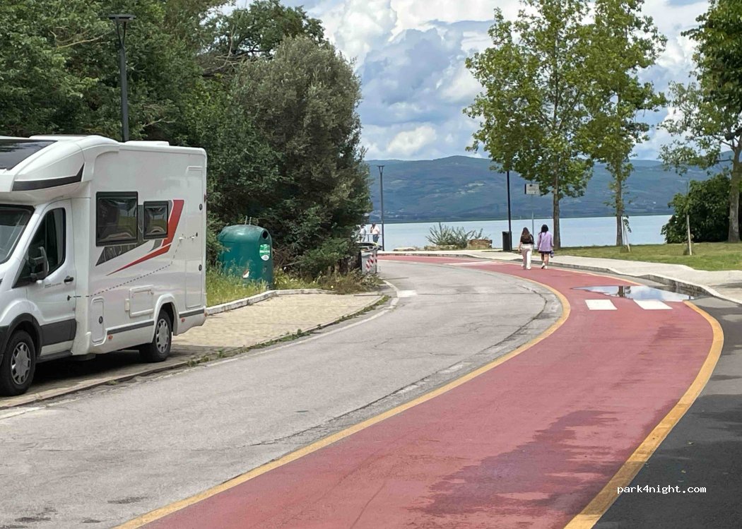 (06061) Castiglione del Lago - 1 Via Lungolago — foto