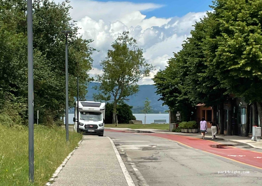 (06061) Castiglione del Lago - 1 Via Lungolago — foto 2