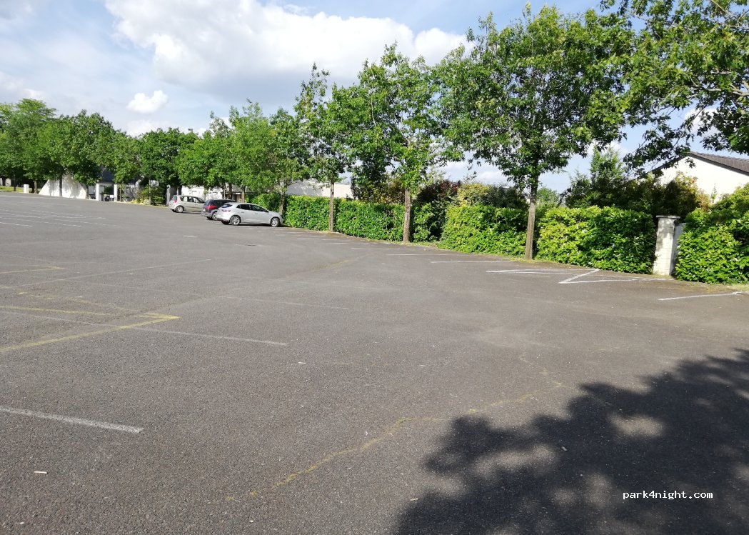 (49250) Beaufort-en-Anjou - 3 Place de la République — foto