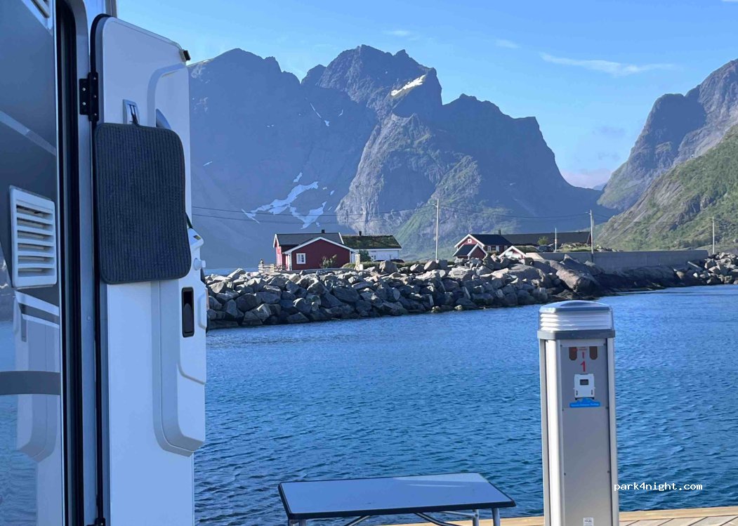 Seaside caravan parking — foto