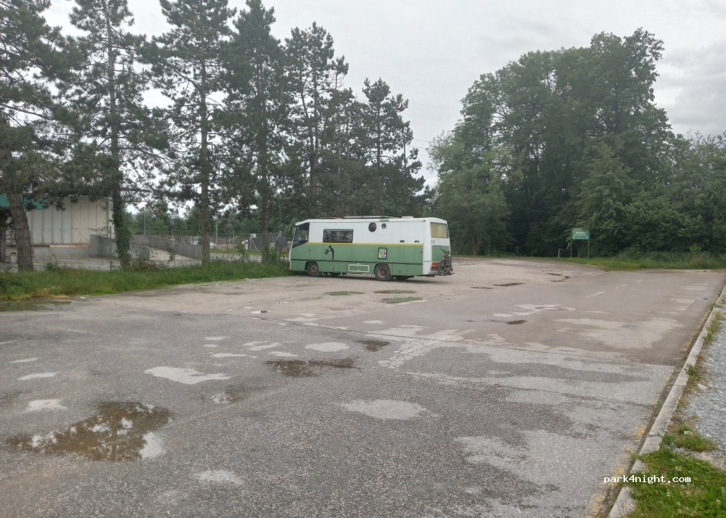 (1235) Zgornje Jarše - 15 Industrijska cesta — foto