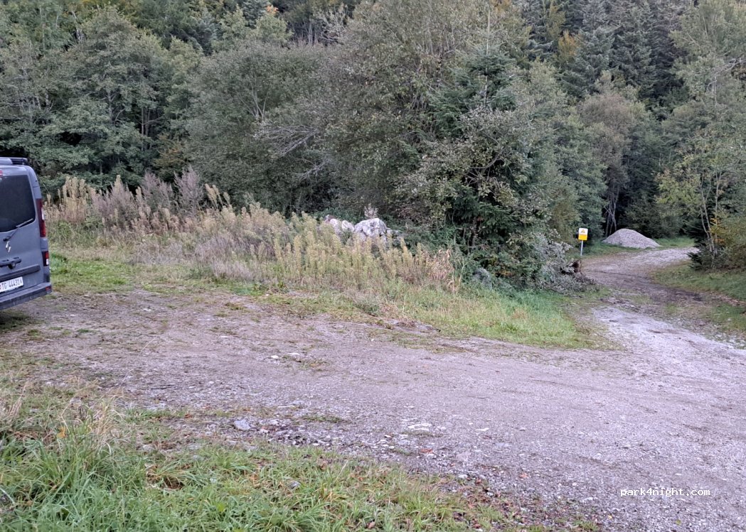 (15270) Champs-sur-Tarentaine-Marchal - Unnamed Road — foto 4