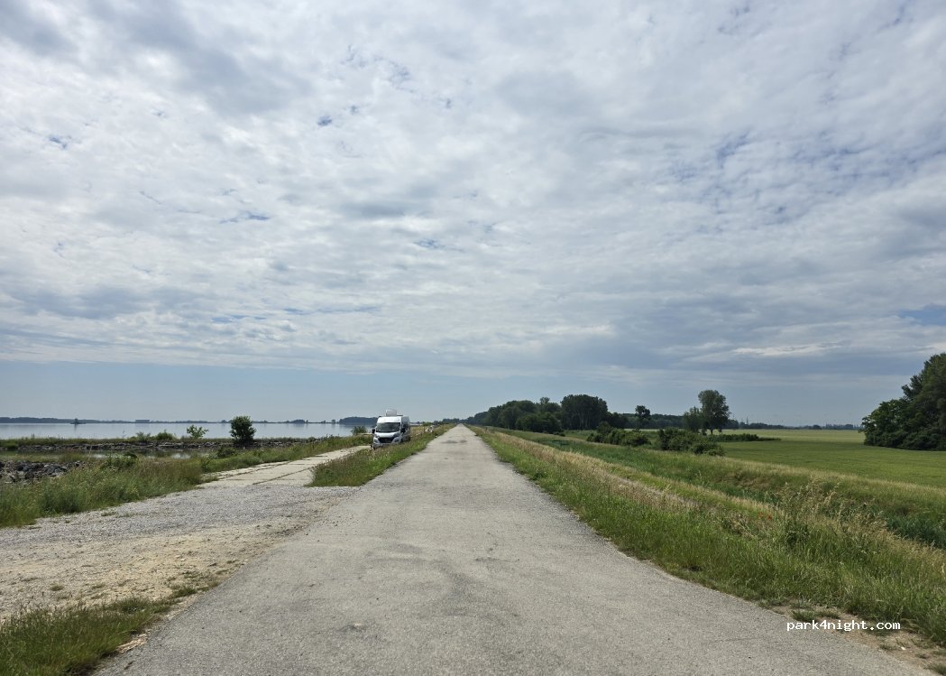 (925 62) Váhovce - Unnamed Road — foto