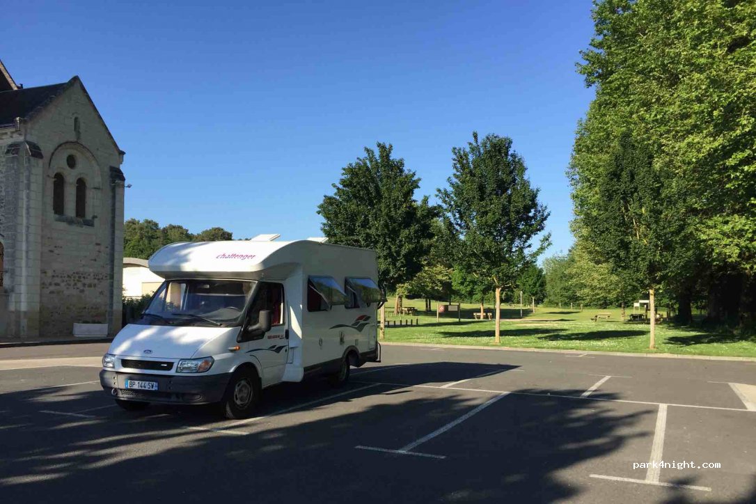 (37500) Saint-Benoît-la-Forêt - 8 Le Bourg — foto