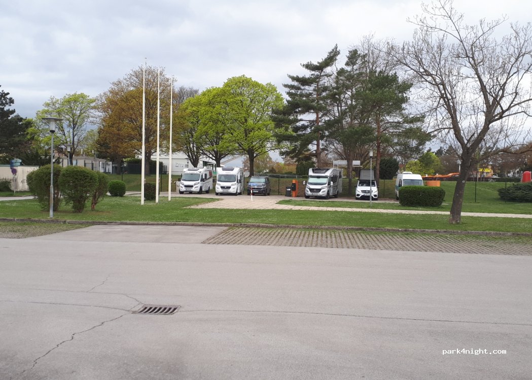 Wohnmobil Stellplatz Stockerau — foto 2