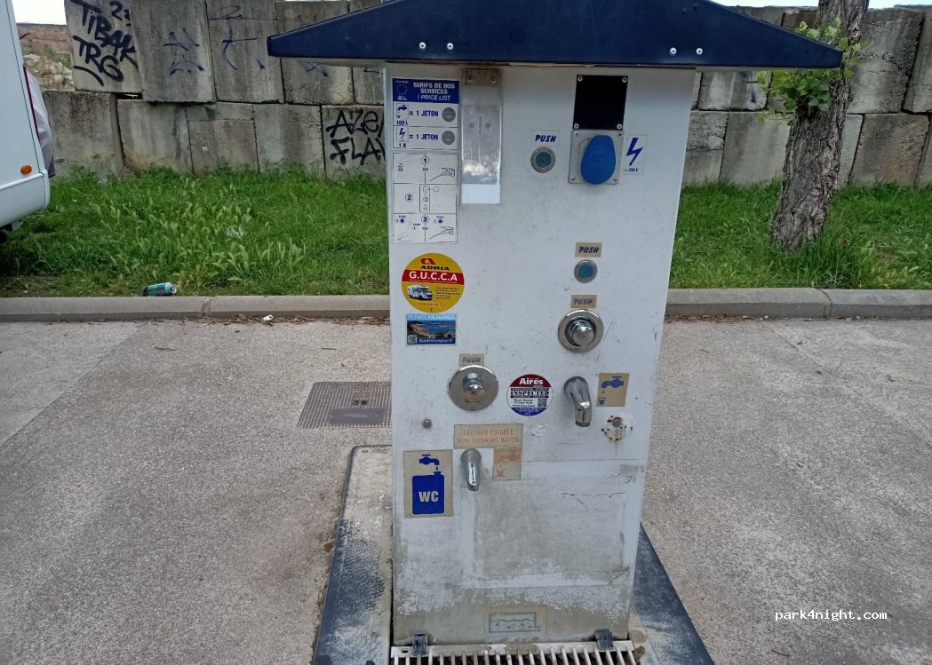 Àrea Autocaravanes Besalú — foto