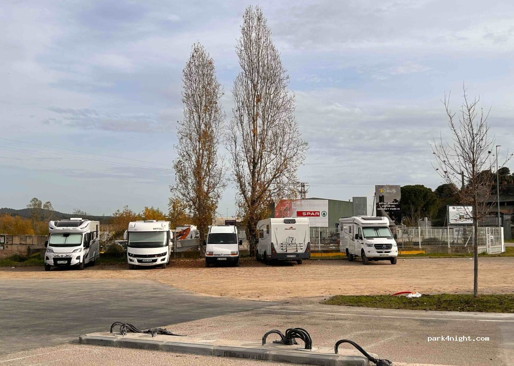 Àrea Autocaravanes Besalú — foto 2
