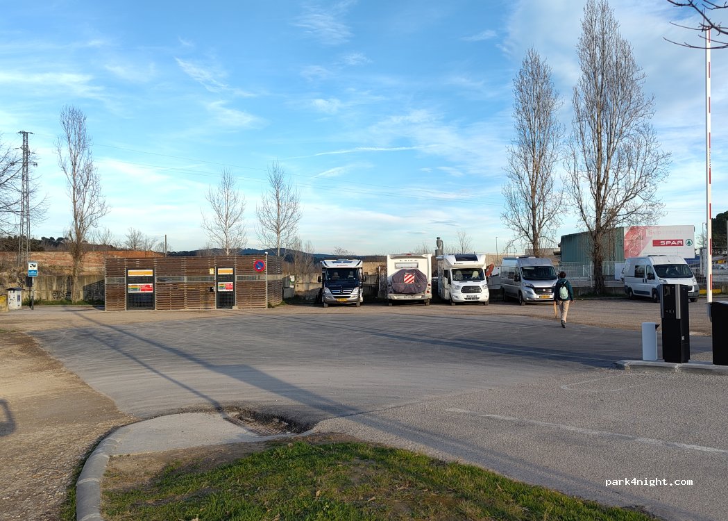Àrea Autocaravanes Besalú — foto 3