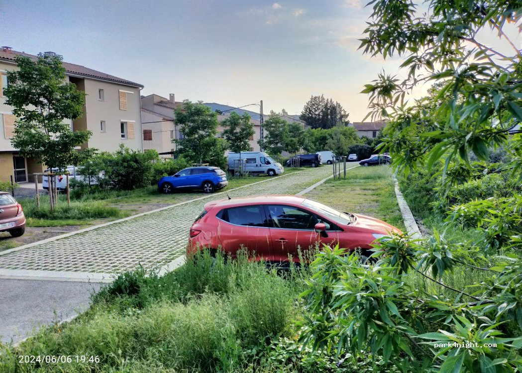 (26220) Dieulefit - 1 Espace Roux — foto