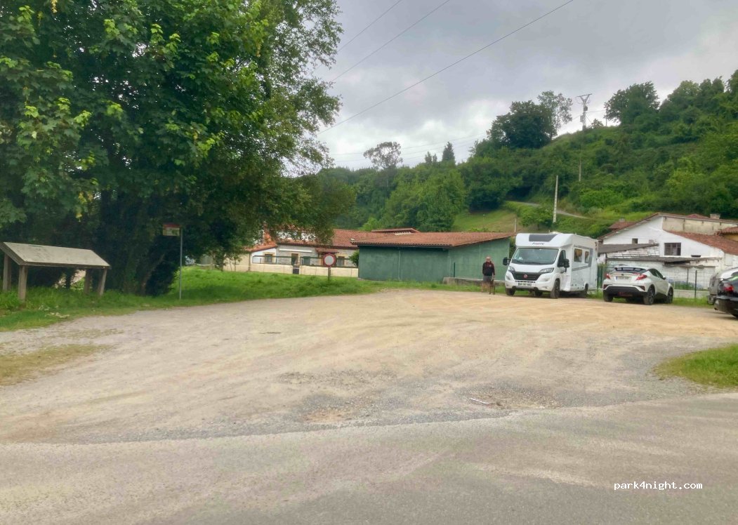 (33350) Castiello Bernueces - Unnamed Road — foto