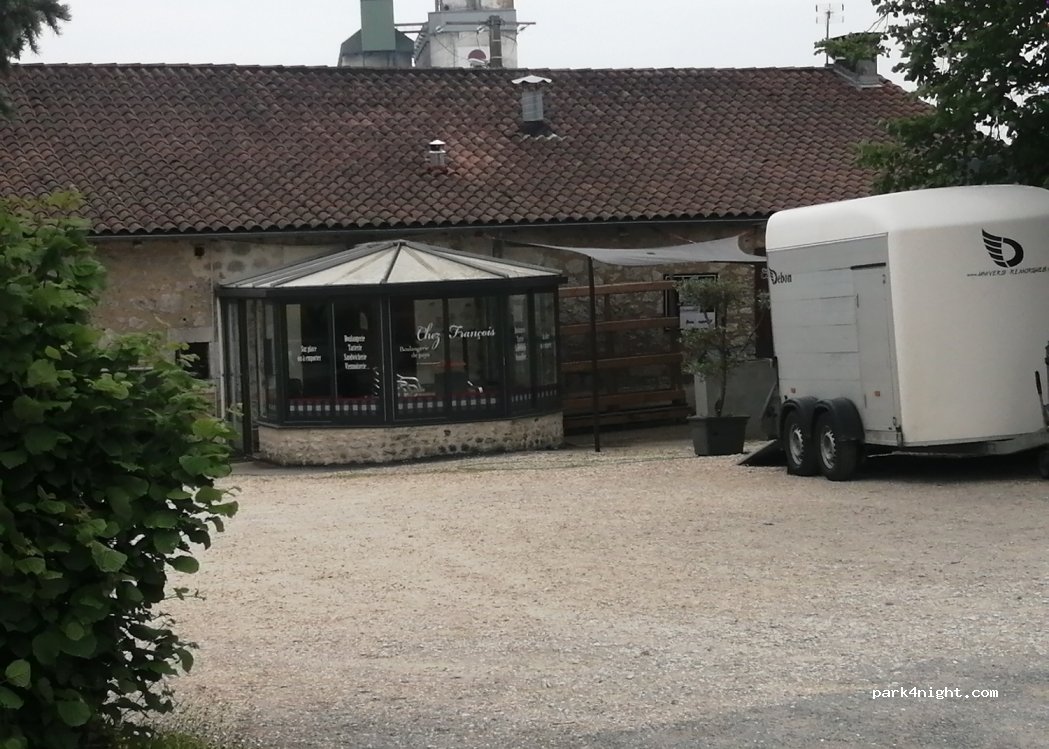 (16250) Chadurie - 5000 Chez Francois — foto
