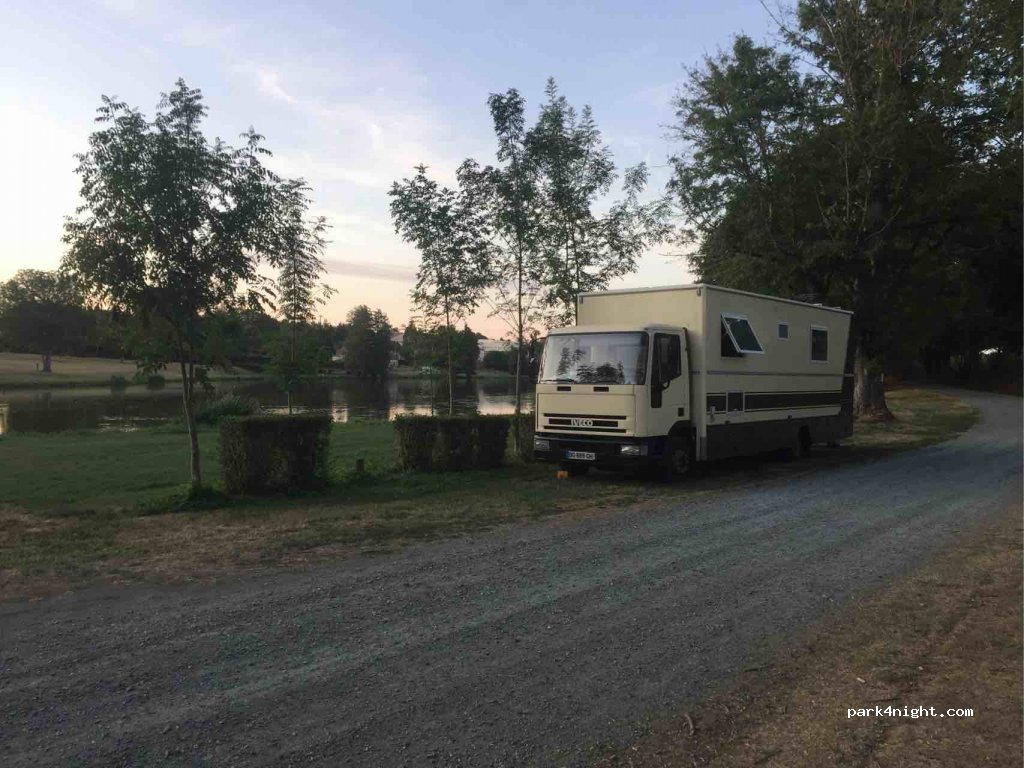 (36230) Neuvy-Saint-Sépulchre - Les Pierres Bures — foto 3