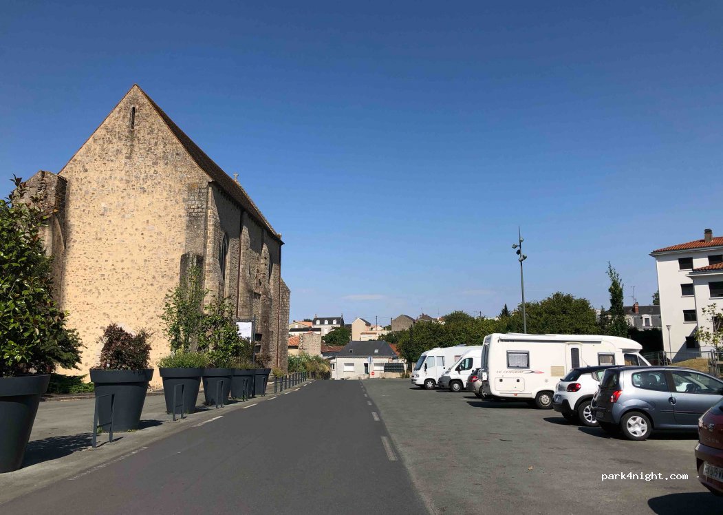 (79200) Parthenay - Rue Baptiste Marcet — foto 2