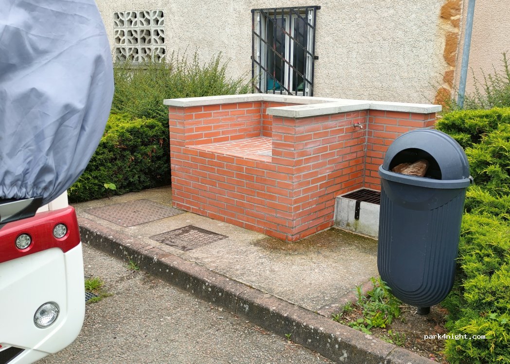Aire de services de camping-cars Pouilly-Sous-Charlieu — foto