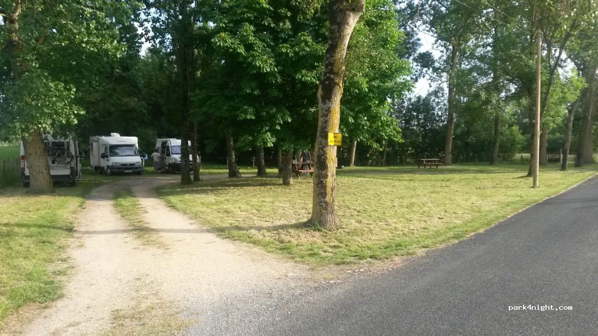 (17170) Taugon - 117 Route de la Sèvre — foto 3