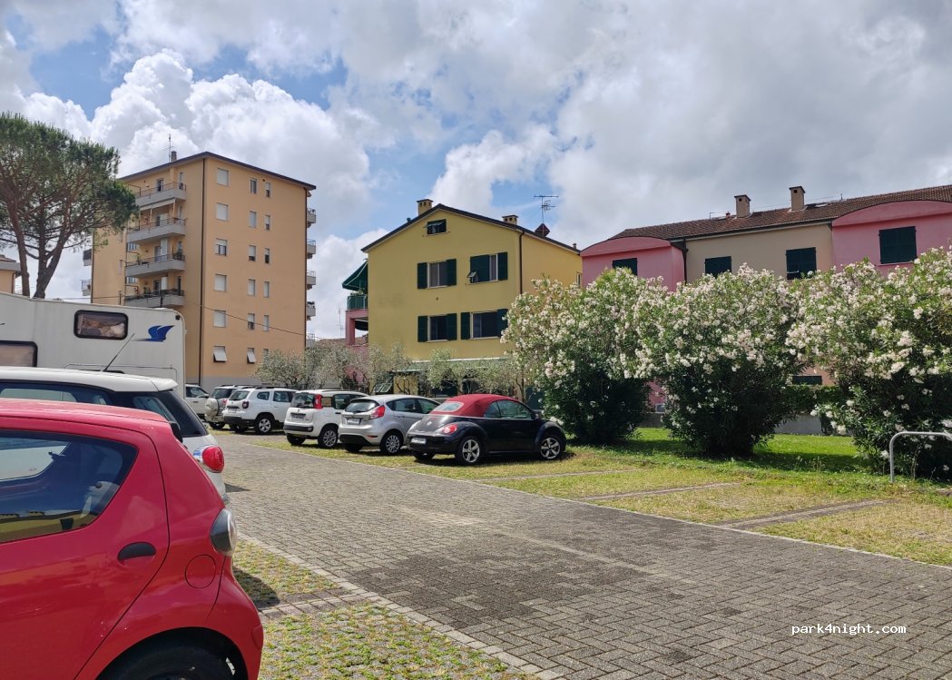 (19038) Sarzana - 26 Via Paolo Diana — foto